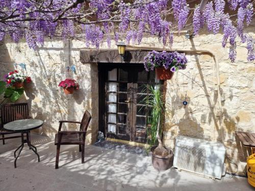 Fotografie z fotogalerie ubytování The Courtyard Suite v destinaci Limassol
