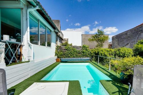 Photo de la galerie de l'établissement Family house with pool, à Bordeaux