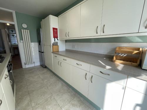 Kuchyň nebo kuchyňský kout v ubytování Harmonious Family Home in Westbury-on-Trym