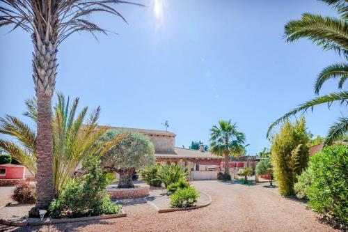 Villa Refugio Spacious Finca Pool BBQ Office