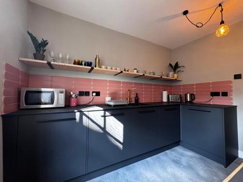 Kuchyň nebo kuchyňský kout v ubytování Host & Stay - Princes Cottage