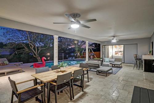 Florida Dream Home: Pool Lakeview Game Room ~にあるシーティングエリア