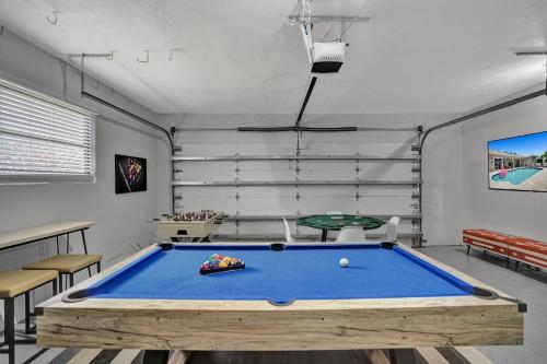 Florida Dream Home: Pool Lakeview Game Room ~にあるビリヤード台