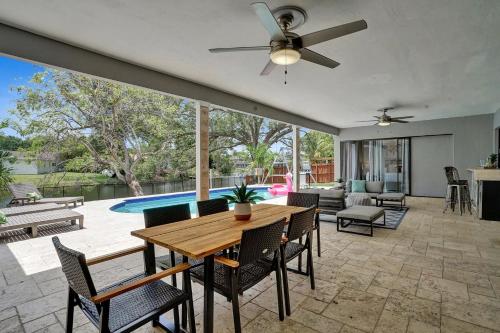Florida Dream Home: Pool Lakeview Game Room ~の敷地内または近くにあるプール