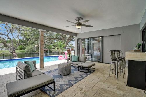 Florida Dream Home: Pool Lakeview Game Room ~の敷地内または近くにあるプール