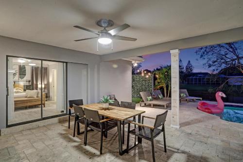 Florida Dream Home: Pool Lakeview Game Room ~にあるパティオまたは屋外エリア