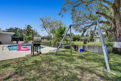 Florida Dream Home: Pool Lakeview Game Room ~にある庭