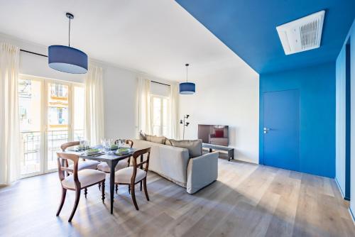 a living room with a table and a couch at Street Stritt'60 by Wonderful Italy in Naples