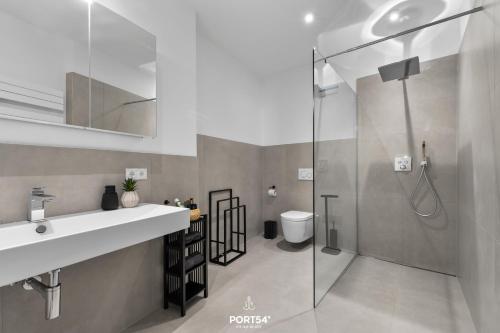 Ένα μπάνιο στο Kurzzeitwohnung Strandsegler Heiligenhafen