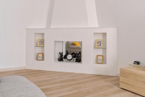 a white room with a bed and a couch at Lucia House - By Y Concept in Setúbal