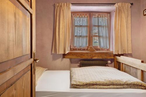 Ένα ή περισσότερα κρεβάτια σε δωμάτιο στο Agriturismo Alpenvidehof