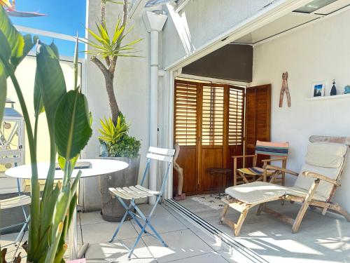 Balkón alebo terasa v ubytovaní 7Appt, TERRASSE ,Vélo , Plages & port à proximité , idéalement bien Situé, Dernier étage
