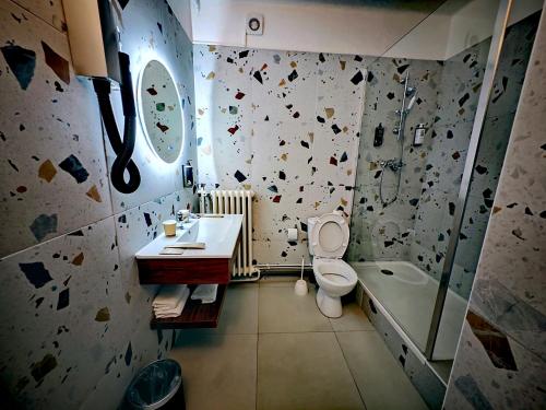 a bathroom with a toilet and a sink and a shower at ibis Styles Le Havre Centre in Le Havre