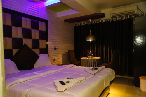 Postel nebo postele na pokoji v ubytování Hotel Jayesh Inn