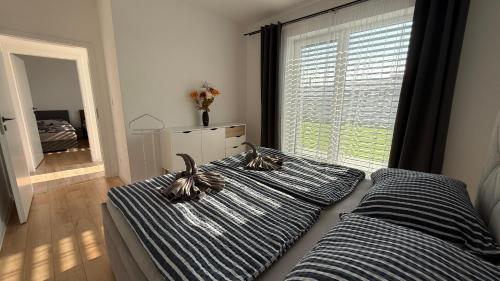 Postel nebo postele na pokoji v ubytování Klimatizovaný Apartmánový dom, s vírivkou, 1B