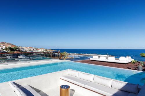 Sapphire Shores- Beachfront Retreat Zillion Villa by etouri