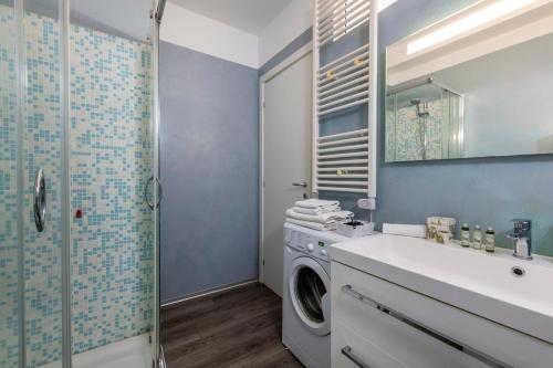A bathroom at BnButler - Archimede 53 - Bright Studio