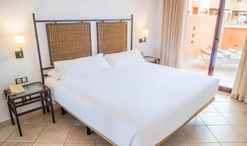 Giường trong phòng chung tại Bakour Oh Nice Costa del Sol