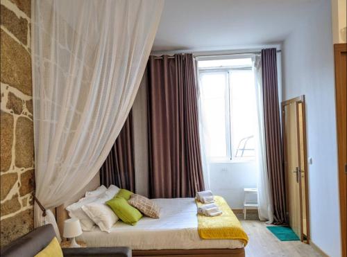 Porto-Stone Wall Apartment