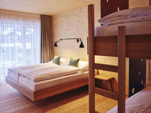 Postel nebo postele na pokoji v ubytování Kinderhotel Stegerhof