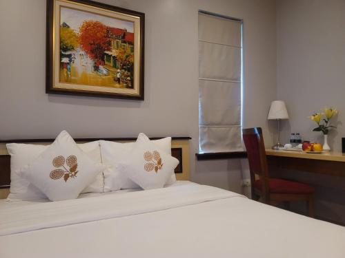 Postel nebo postele na pokoji v ubytování Luxeden Hotel Hanoi