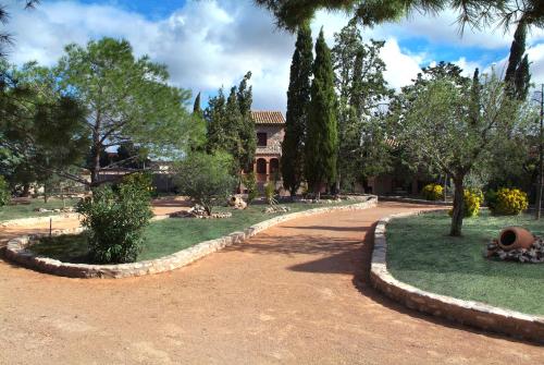 Κήπος έξω από το Casa Rural Palacete Magaña
