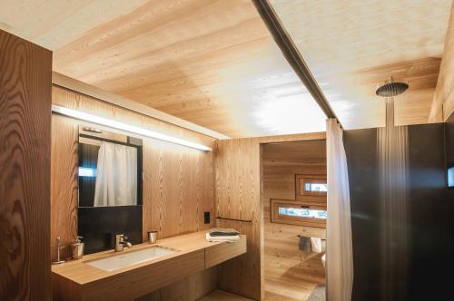 a bathroom with a sink and a mirror at Mountain Lodge Tamersc in San Vigilio Di Marebbe