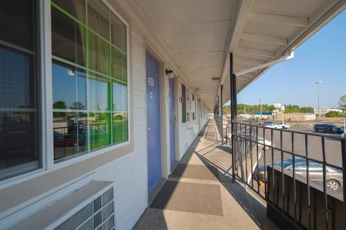 Μπαλκόνι ή βεράντα στο OYO Hotel St Helens OR