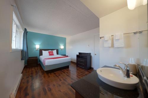Ένα ή περισσότερα κρεβάτια σε δωμάτιο στο OYO Hotel St Helens OR