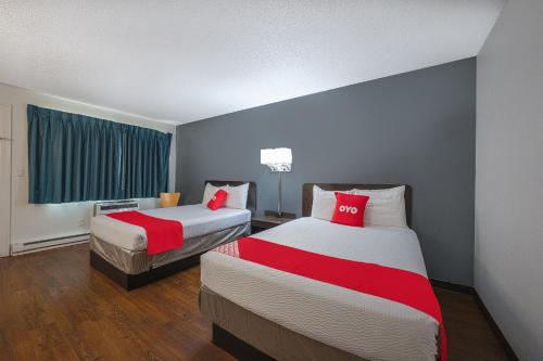 Ένα ή περισσότερα κρεβάτια σε δωμάτιο στο OYO Hotel St Helens OR