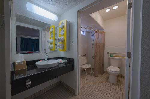 Ένα μπάνιο στο OYO Hotel St Helens OR
