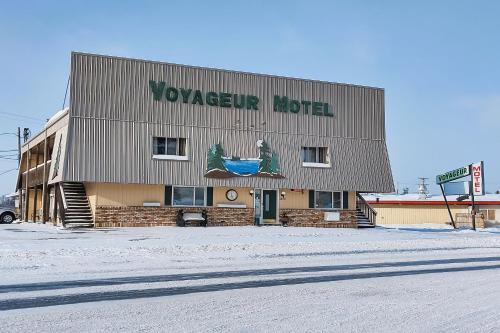 a building with a sign that reads yoyogi hotel at Love Hotels Voyageur by OYO at International Falls MN in International Falls