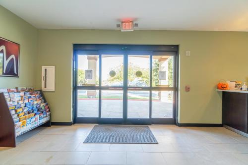 Φωτογραφία από το άλμπουμ του Moulton Inn & Suites By OYO Near Shiner TX σε Moulton