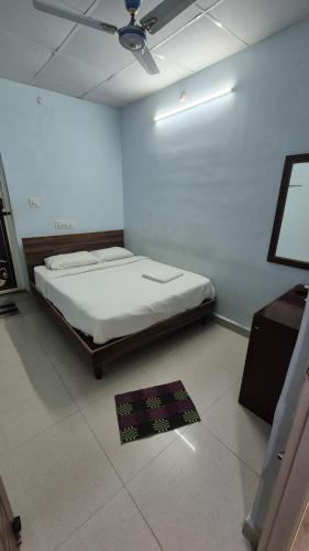 a bedroom with a bed in a room at KN residency, near Trichy Airport in Tiruchchirāppalli