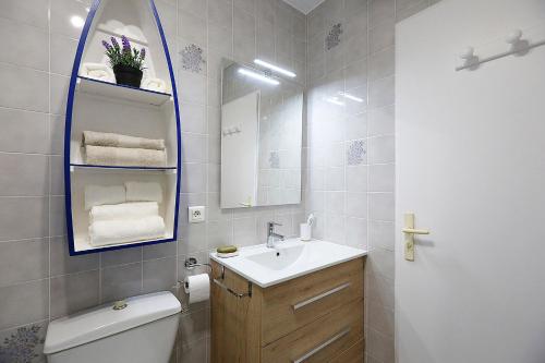 Φωτογραφία από το άλμπουμ του BEGONIA 21 Bel appartement dans résidence avec piscine σε Hendaye