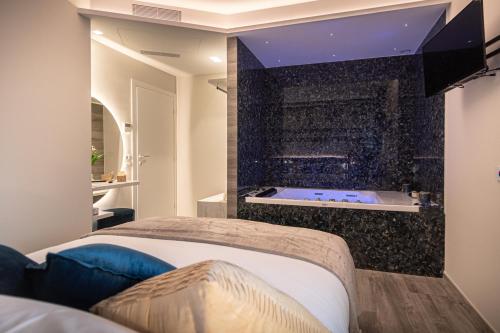 a hotel room with a bath tub and a bed at La Dimora de Gio' in Castelnuovo