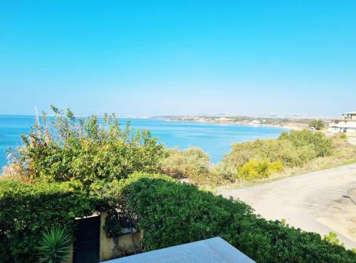 a view of the ocean from a house at Villa Smeraldo - Appartamento Fronte Mare a Capo Rizzuto in Capo Rizzuto