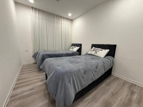 En eller flere senge i et værelse på Kahwnakan