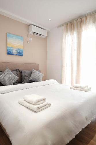 Katil atau katil-katil dalam bilik di Near Pireas Port-Brand New Suite