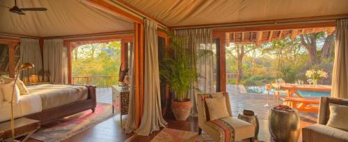 Χώρος καθιστικού στο Finch Hattons Luxury Tented Camp