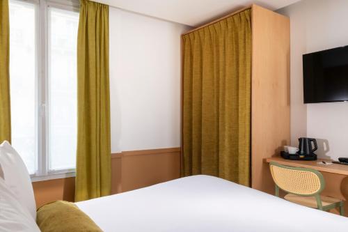 Кровать или кровати в номере Hôtel WYLD Saint Germain