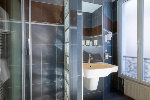 Ванная комната в Hôtel WYLD Saint Germain