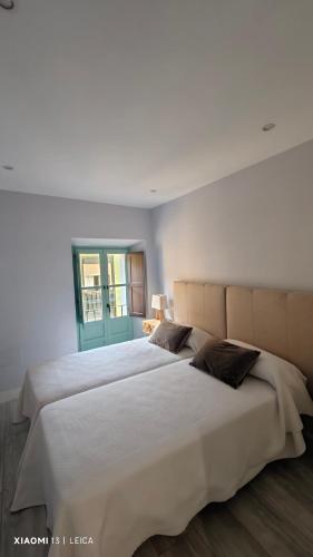 a large white bedroom with a large white bed at Apartamento los Remos VUT-3207AS in Llanes