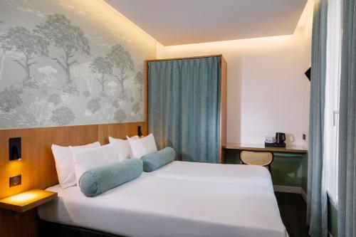 Кровать или кровати в номере Hôtel WYLD Saint Germain