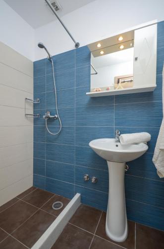 Φωτογραφία από το άλμπουμ του Surfer Studios στη Μικρή Βίγλα