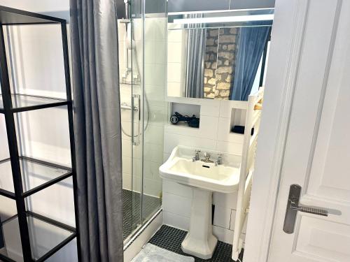 Casa Home - LE CHAPELAIS CLICHY MONTMARTe