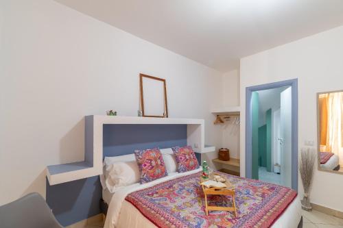 Una cama o camas en una habitación de Elsa d'Ortigia