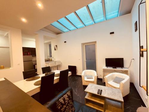 Luxe Caché Balnéo et Sauna Privés - 372