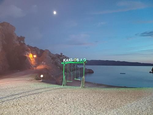 Gallery image of Holiday House Rose in Karlobag