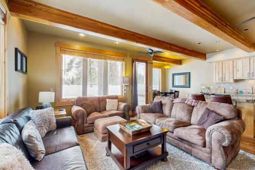 Χώρος καθιστικού στο Shiner Creek Retreat